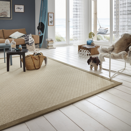 Szögletesen szegett